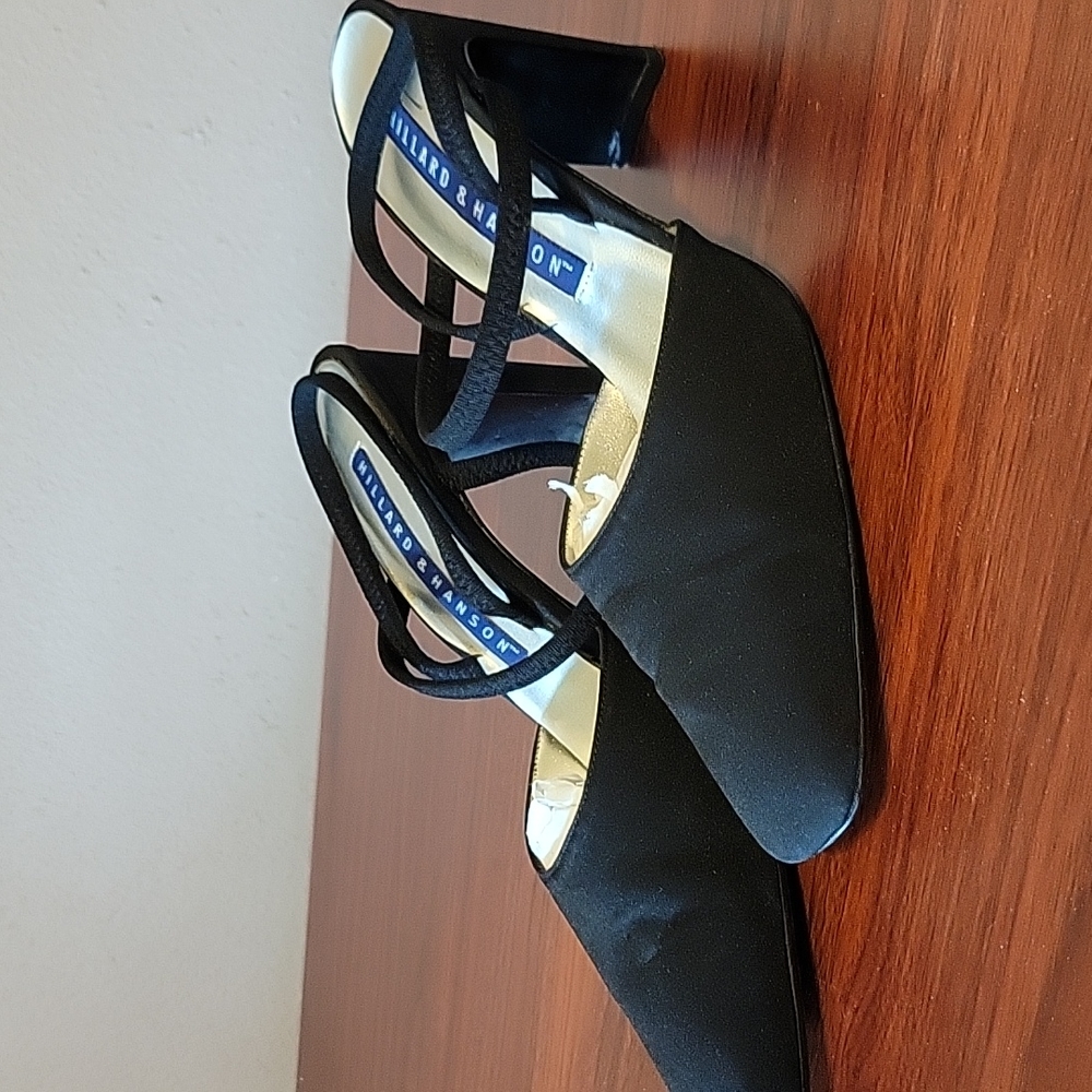Hillary & Hanson Black fabric sling back heels